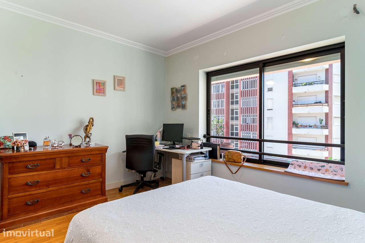 Apartamento T3+1 no Atlanta Park – Laranjeiras, Lisboa-14