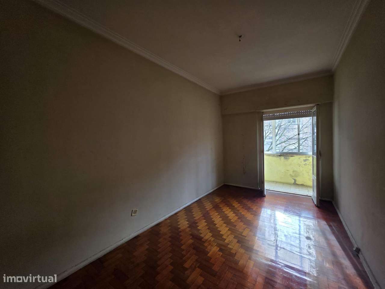 Apartamento T2 para Remodelação Total em Benfica-15