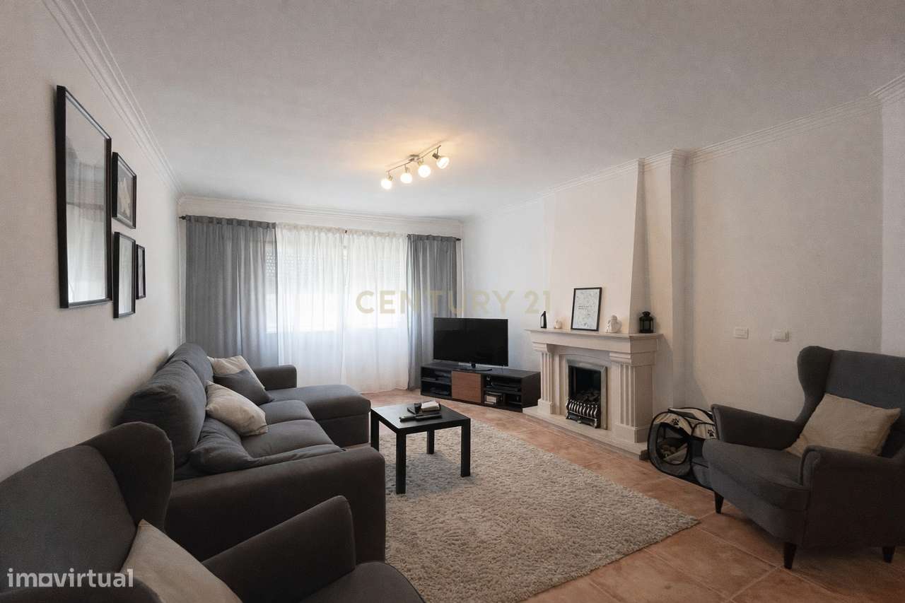 T3 153 m² com varanda | Garagem + 1 lugar de parqueamento a porta | Sa-0