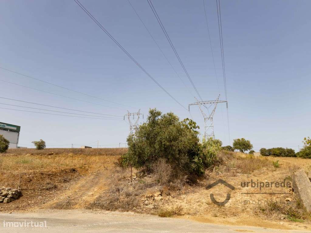 Terreno em Zona Industrial com 14.000 m2 situado em À-de-mourão, - Grande imagem: 3/13