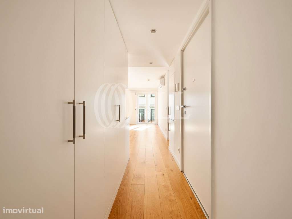 Apartamento T2, com varandas e estacionamento, em Lisboa-20