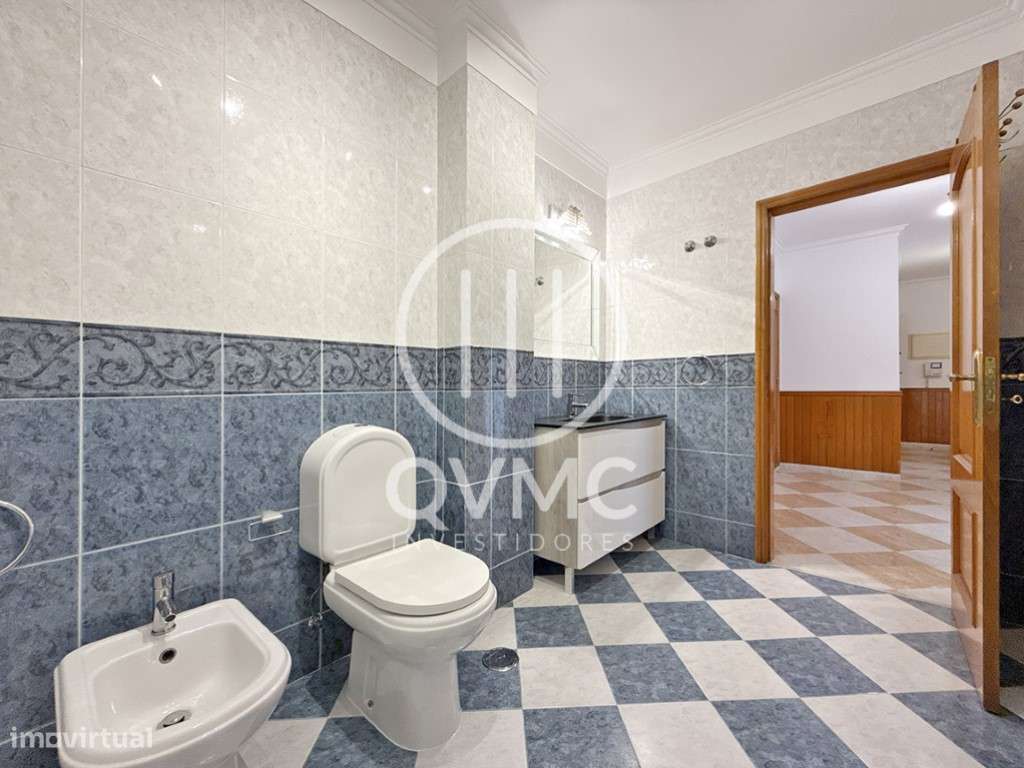 Apartamento T1 na Cavaleira com parqueamento e varanda-23