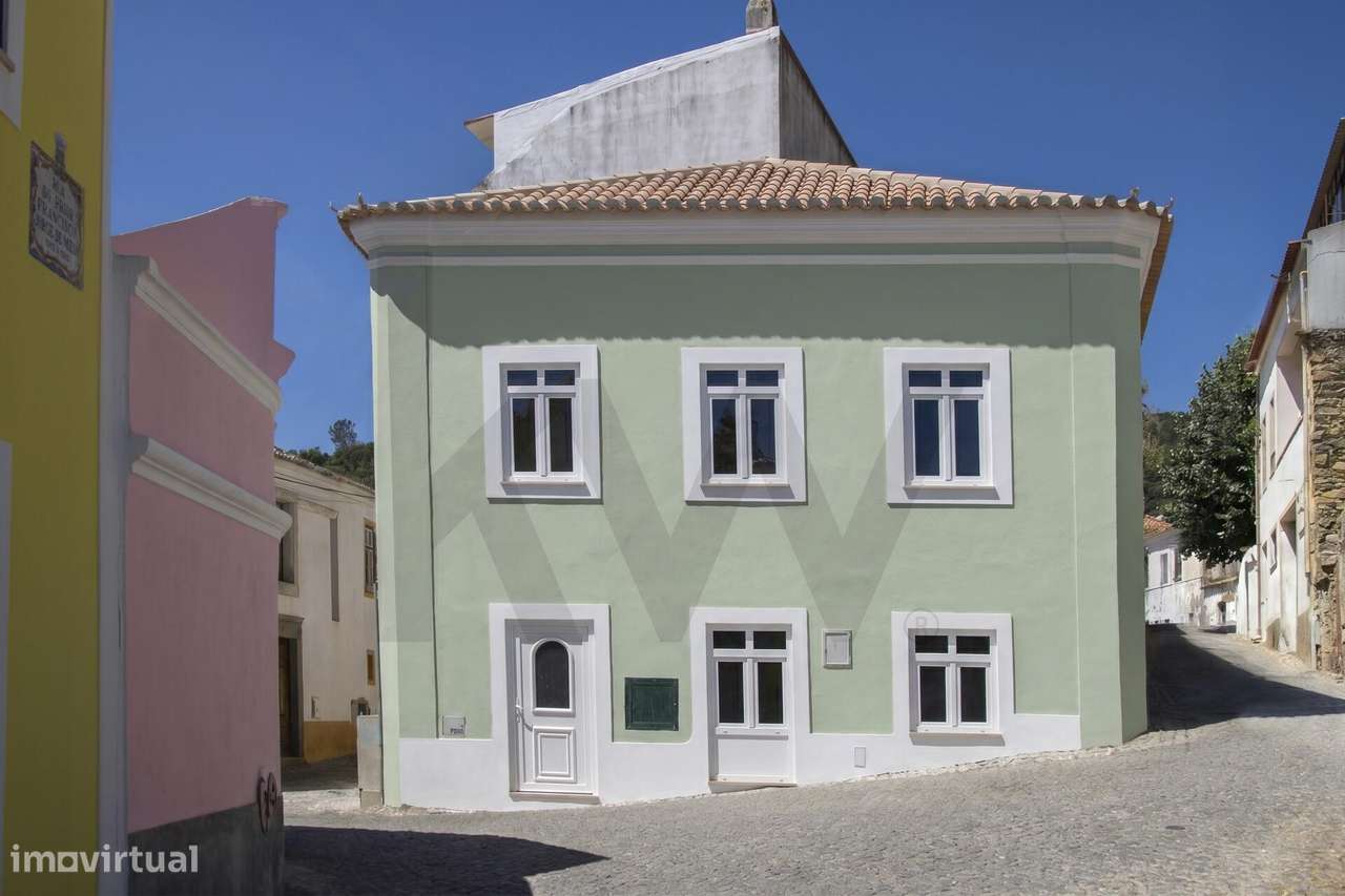 Prédio Totalmente Remodelado no Centro de Monchique | 2 Apartamentos