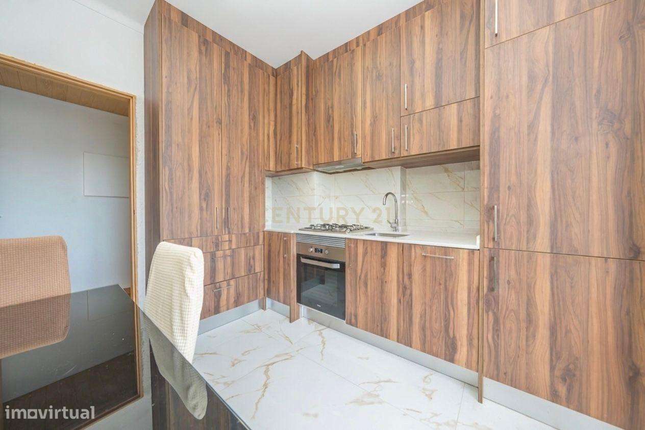 Apartamento Único com 268m2 no Último Andar com Terraço Extraordinário-12