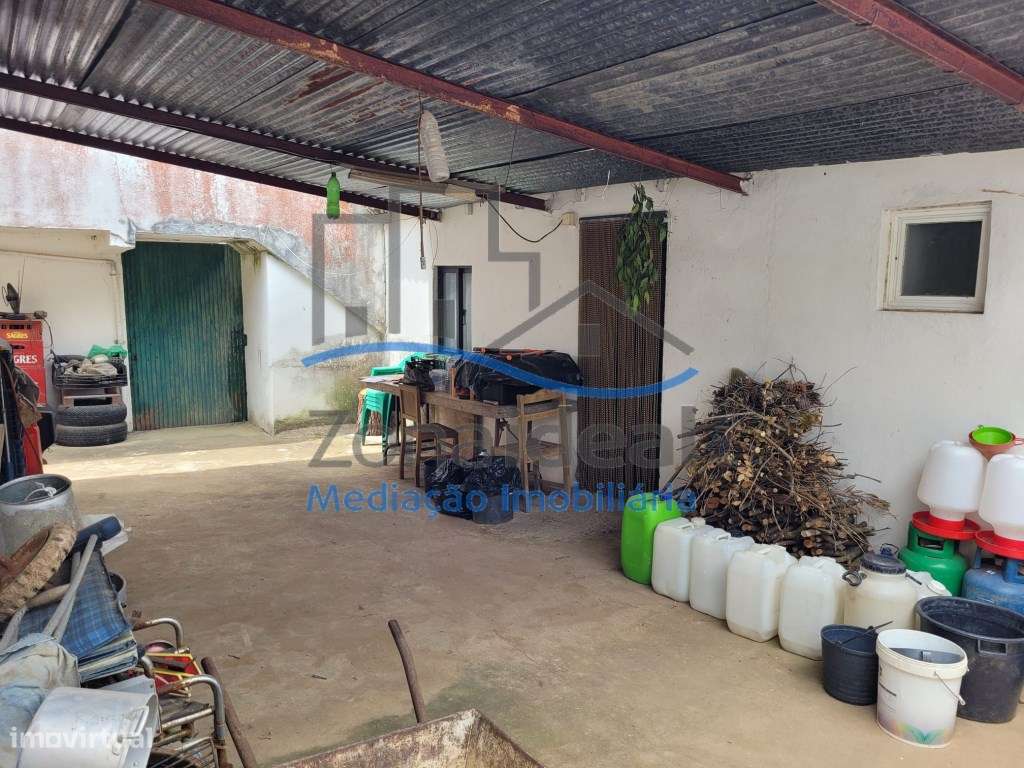 Moradia com quintal e terreno, localizada em Estribeiro, Abrigada, ...-12