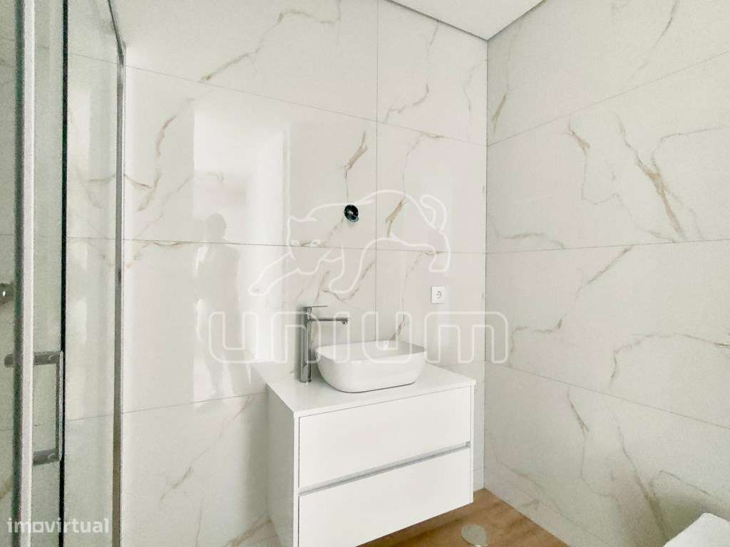 Apartamento T2 Novo com Varanda e Garagem em Darque-6