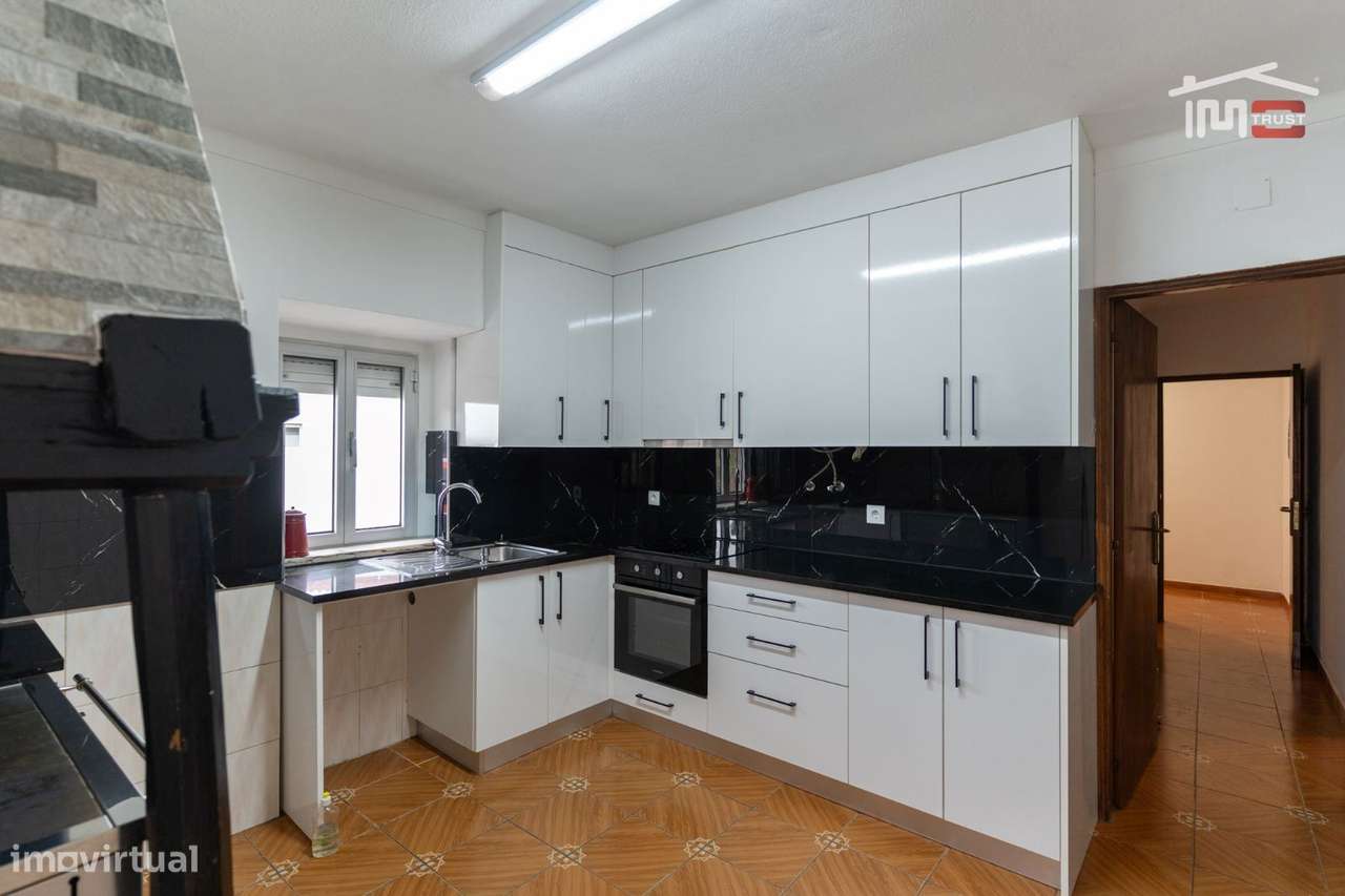 MORADIA T2 SEMI MOBILADA COMPARQUEAMENTO EM VILAR DOS PRAZERES OUREM - Grande imagem: 1/14