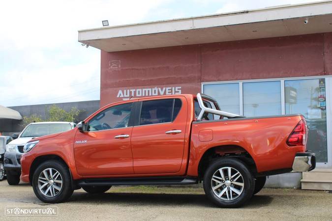 Toyota Hilux 2.4 D-4D 4WD Premium Edition - 12