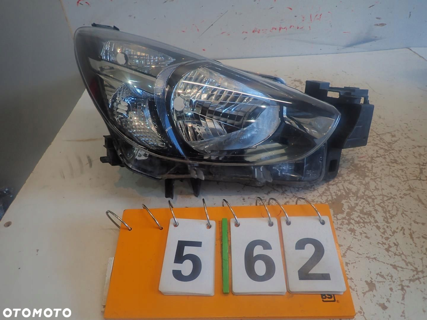 Lampa przód przednia prawa MAZDA 2 2014- - 2