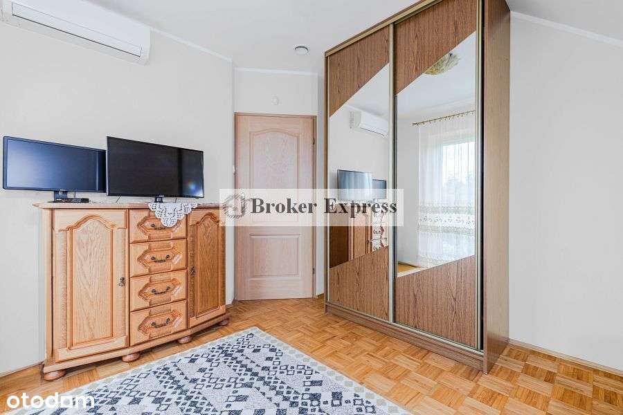 Wolnostojący dom na dużej działce!-8