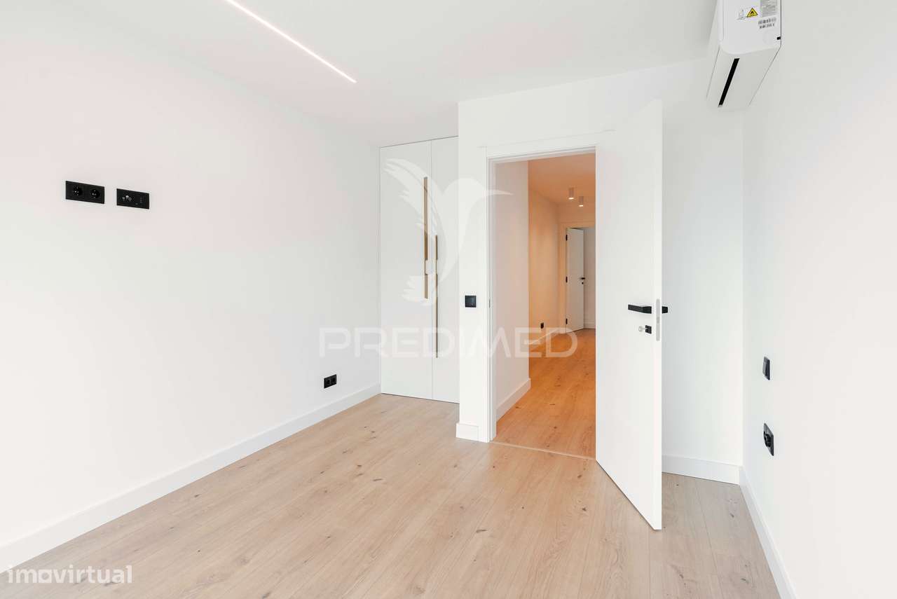 Moradia Contemporânea T3 em Olhão | Design Minimalista e Pátio Priv... - Grande imagem: 4/24