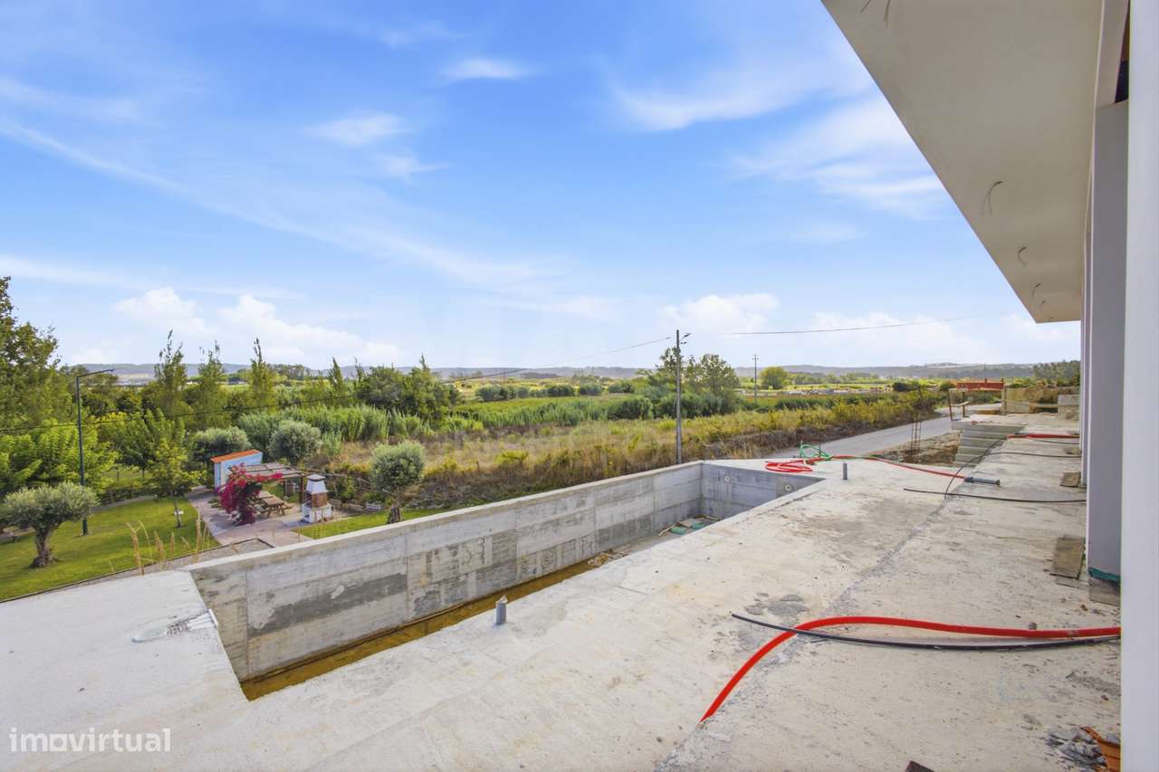 Moradia T4 com piscina em lote de 759m2 em Amoreira Óbidos-5