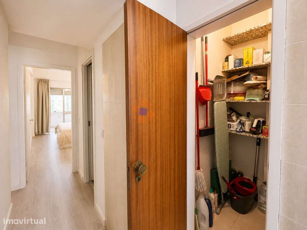 T1 com Áreas de T2 | Remodelado | Varanda | Centro do Feijó-14