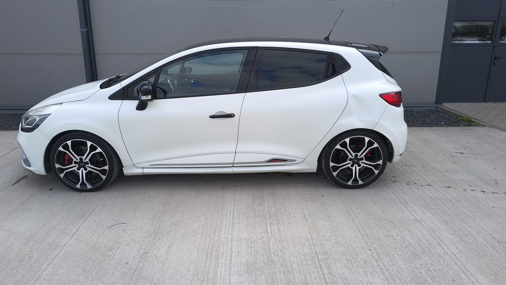 Renault Clio IV TCe 220 EDC R.S Trophy 2015
