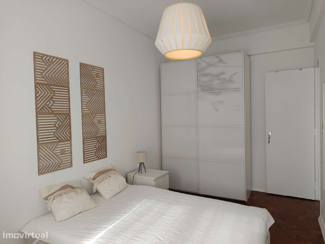 T2 Remodelado e Mobilado  Junto à Igreja de Benfica - Grande imagem: 2/20