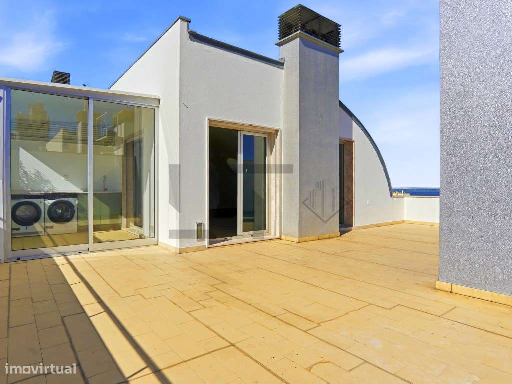 Penthouse T3 (possível T4) com Terraço, plena vista Rio e Garagem, ...-50