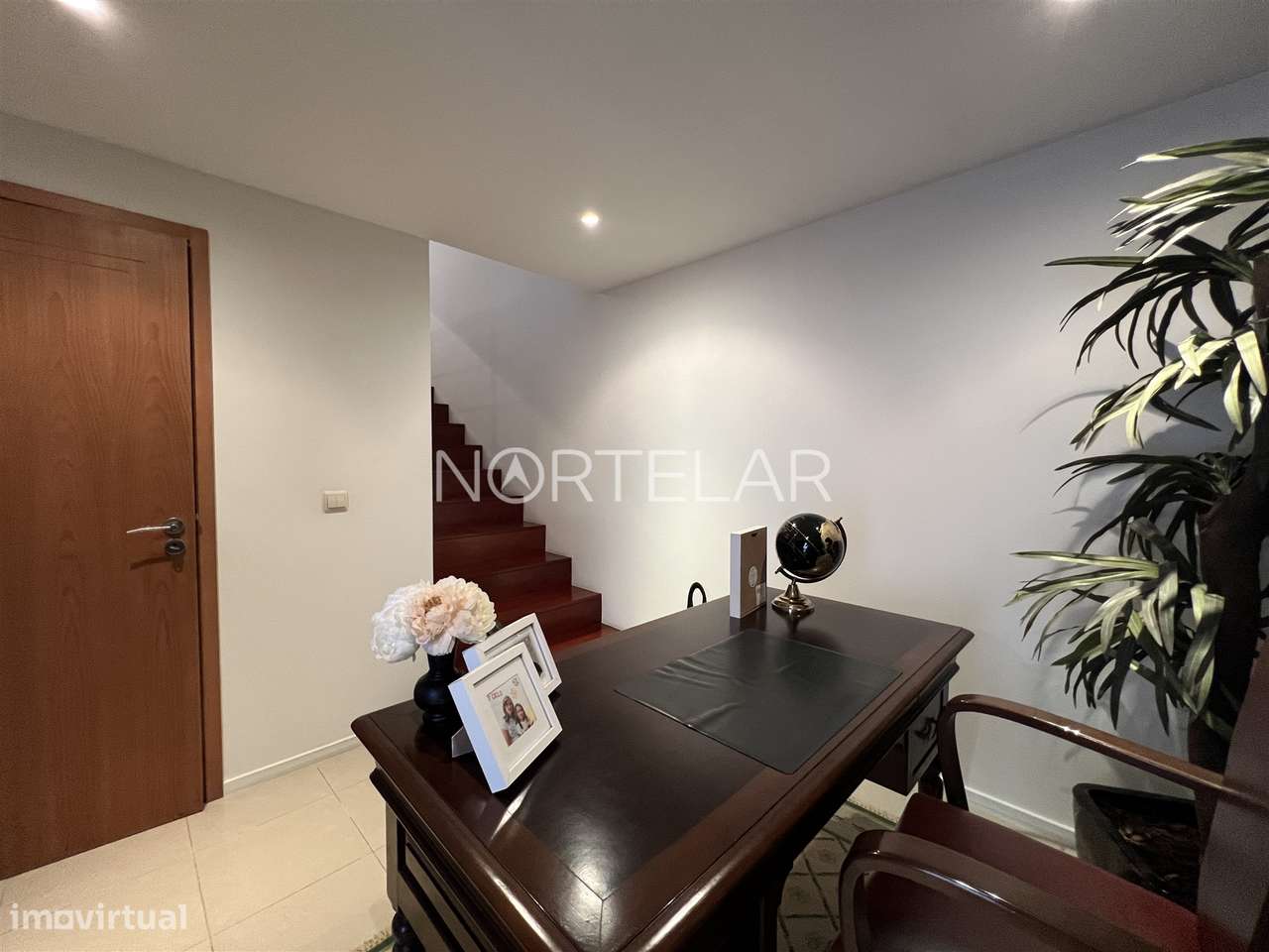 Moradia T3 com jardim e 3 frentes em Famalicão-29