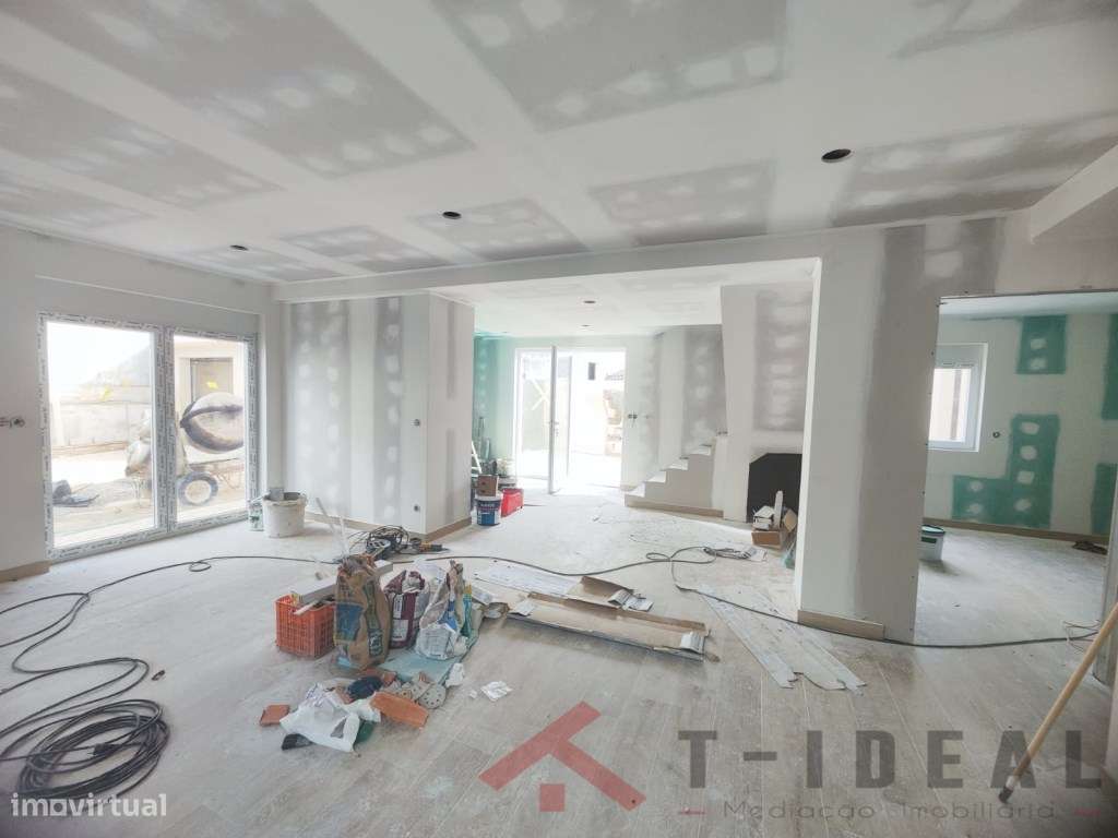 Moradia T3 Nova com Garagem e Espaço Exterior - Grande imagem: 5/28