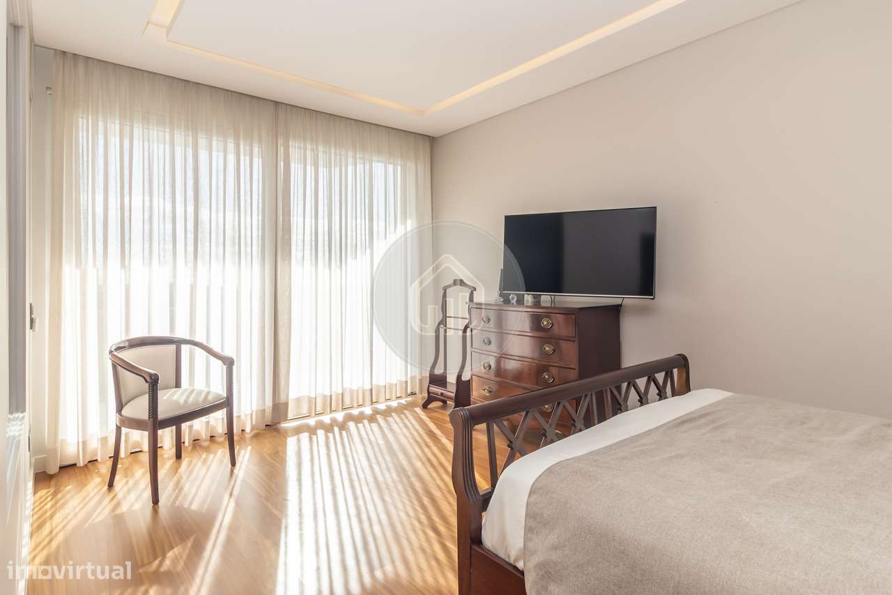 Moradia V5+1 | Piscina, vista mar e jardim | Porto Salvo, Oeiras-24