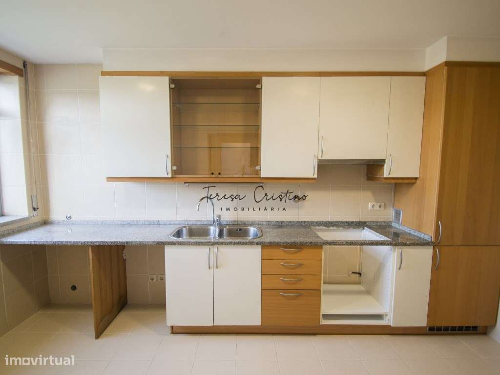 Apartamento T3 com Garagem Fechada e Elevador Arca, Ponte de Lima-3