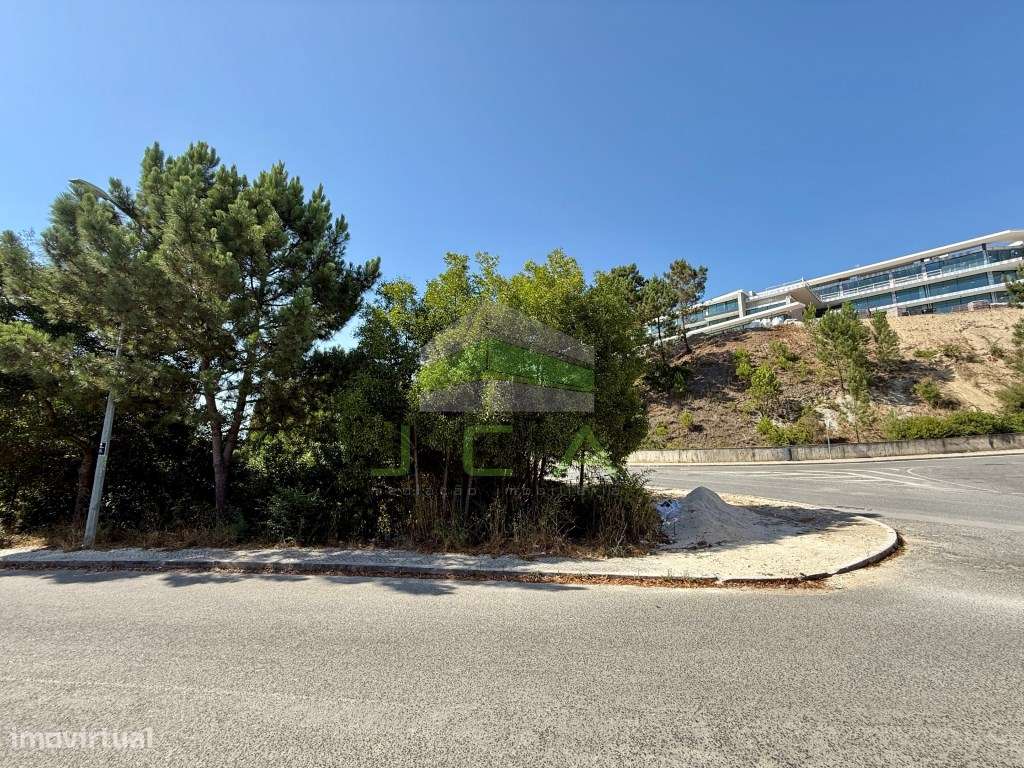 Terreno para construção de um prédio no centro de Leiria - Grande imagem: 2/8