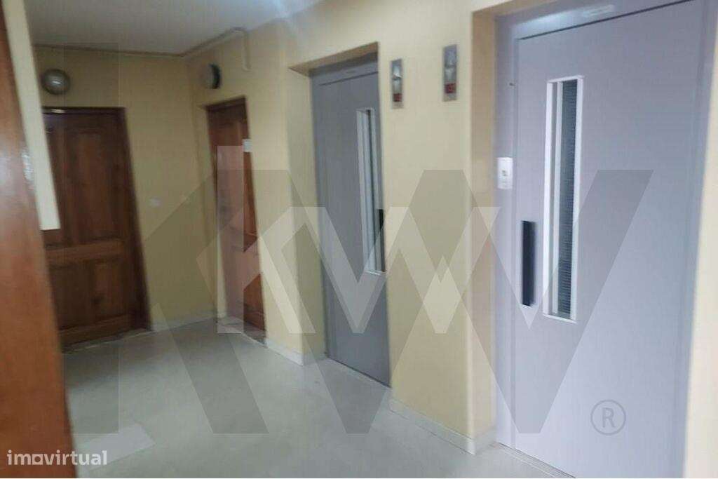 T1 Prelada, junto à estação do metro de Ramalde e rede de Autocarro - Grande imagem: 4/30