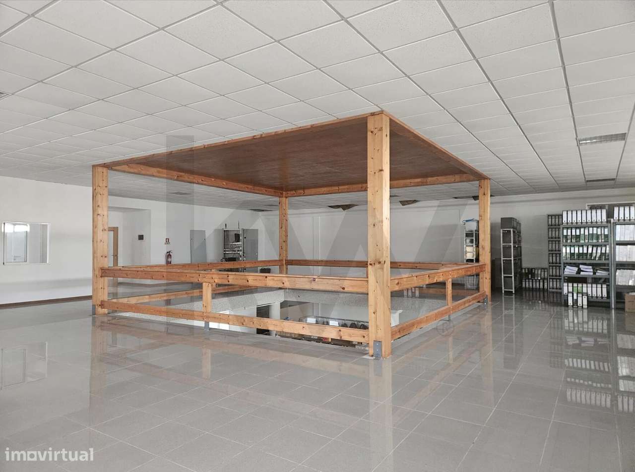 Armazém 767m2 com terreno 1854m2-26