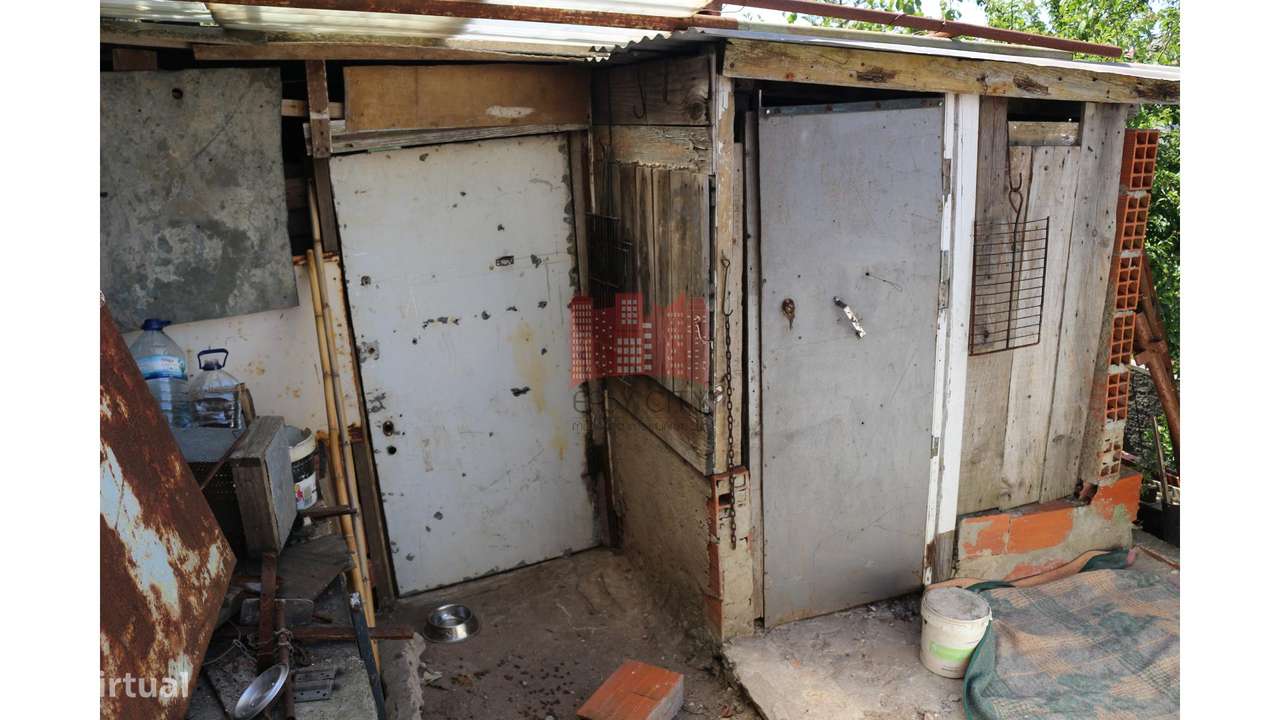 Moradia T2+T2 | Terreno 326 M2-33