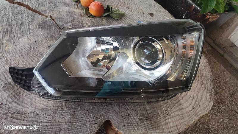 farol esquerdo Skoda Yeti bi-xenon Direcional - 5L1941015C - 2