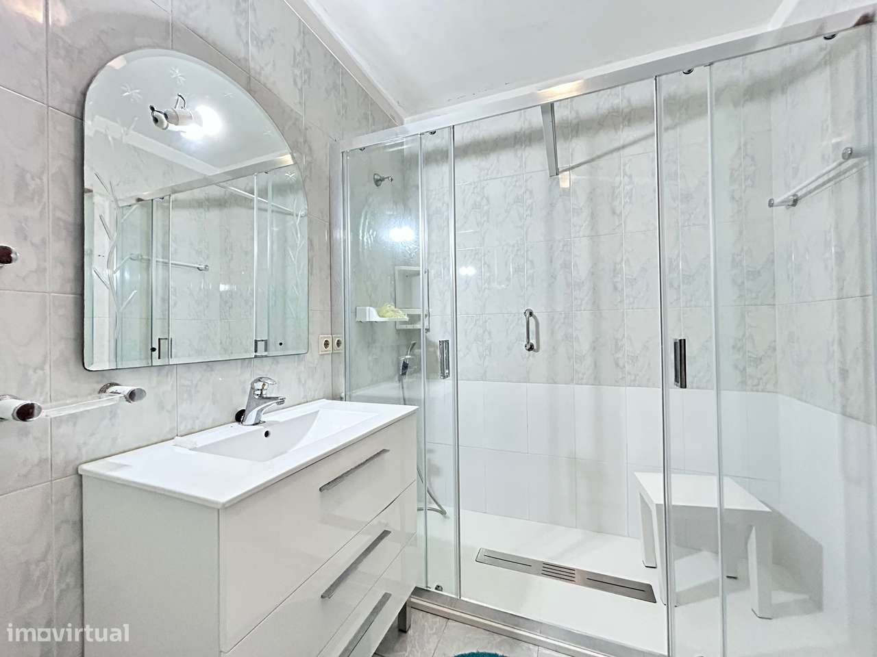 Apartamento T1 com elevador e garagem box em Águas Santas, Maia - Grande imagem: 2/11