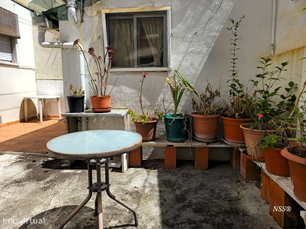 Apartamento T2 com quintal e anexo na Amadora-17