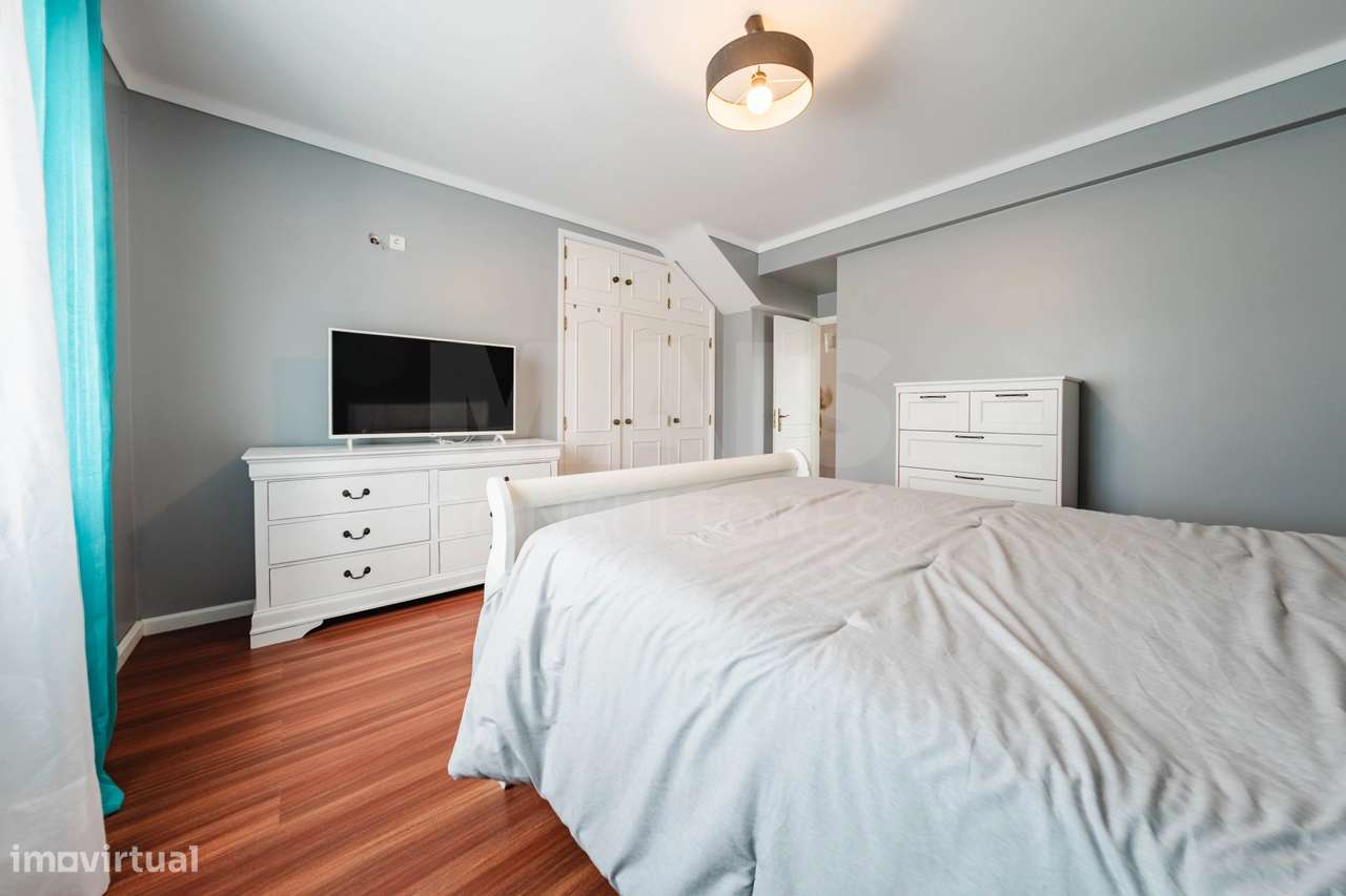 Moradia T4 com Charme em Olho Marinho | 260m² | Lote 734m²-25
