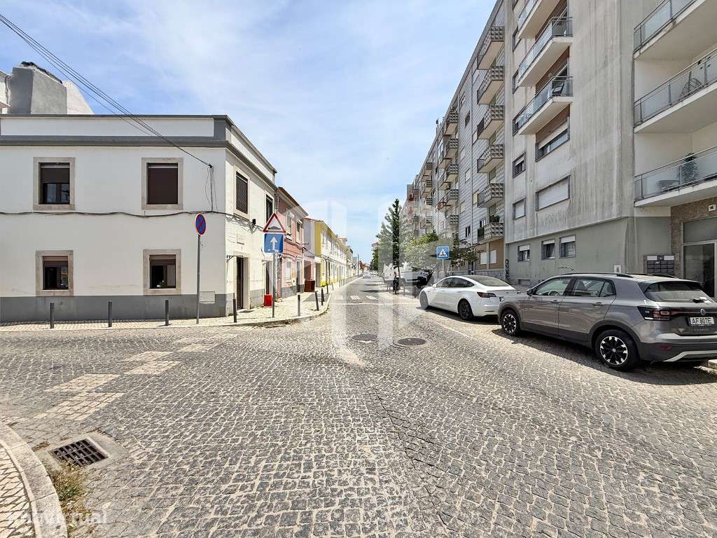 T3 PRONTO A HABITAR NO BARREIRO - CONFORTO, LOCALIZAÇÃO E QUALIDADE...-46