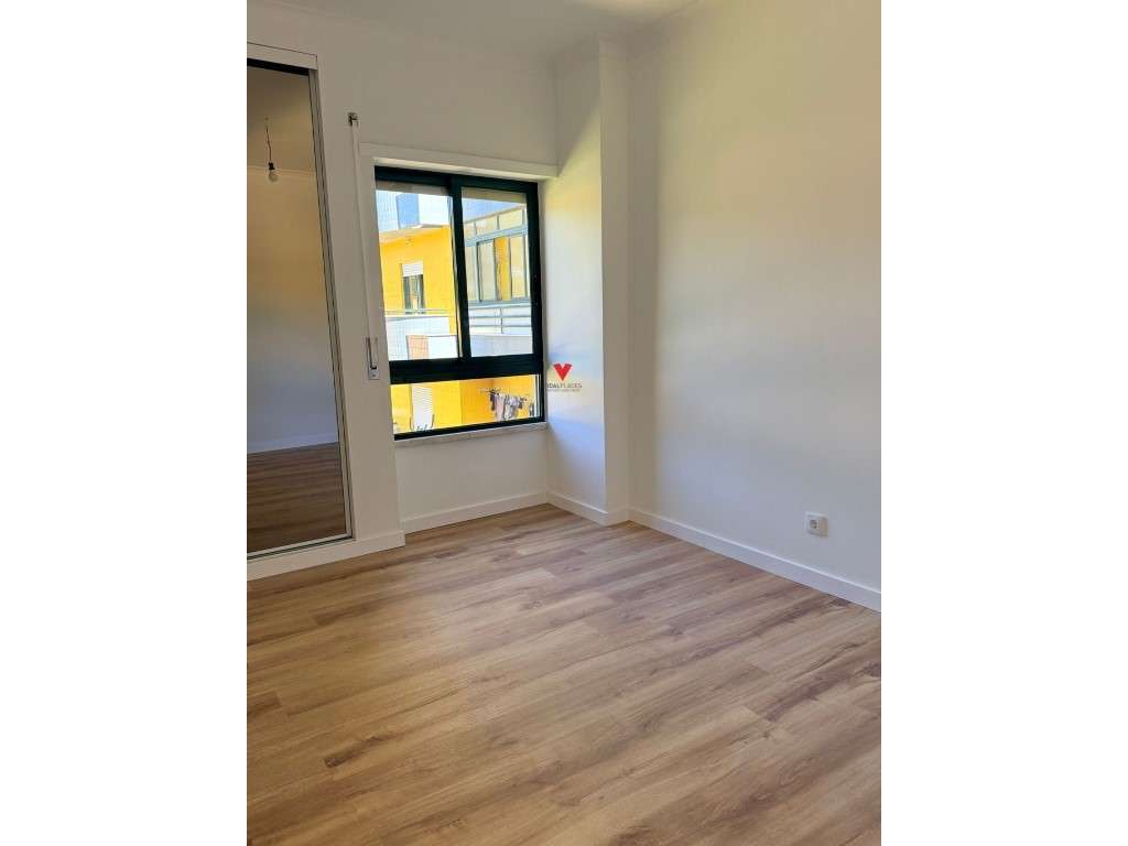 Apartamento T3 renovado no Feijó - Grande imagem: 3/28