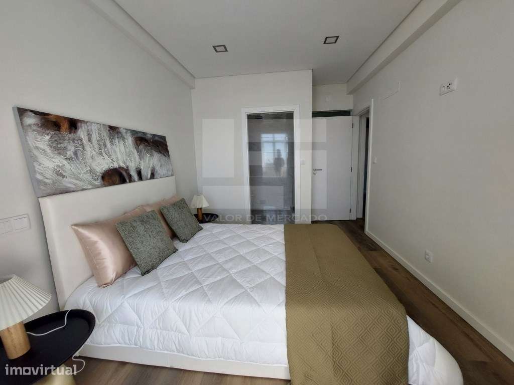 Apartamento T3 EM REMODELAÇÃO, 3º andar, Rua Engenheiro Nobre Guedes-0