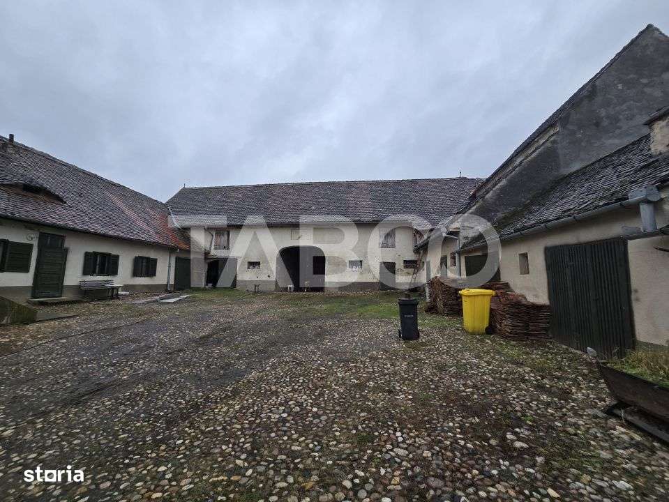 Casa de patrimoniu cu teren arhitectura saseasca sat Nou judetul Sibiu - Imagine principală: 2/19