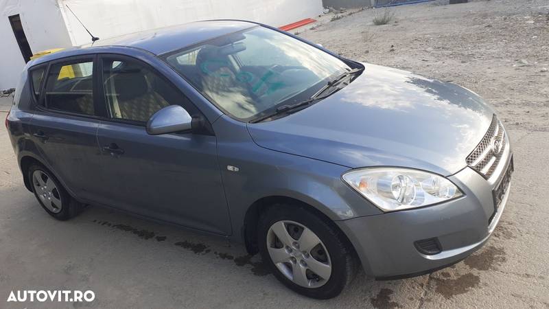 Broasca Capota Kia Ceed 2008 Hatchback Albastru - 1