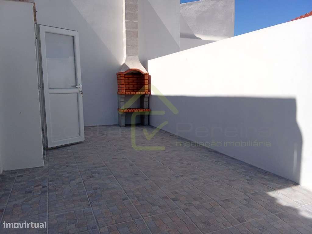 Moradia T3 Renovada com logradouro-12