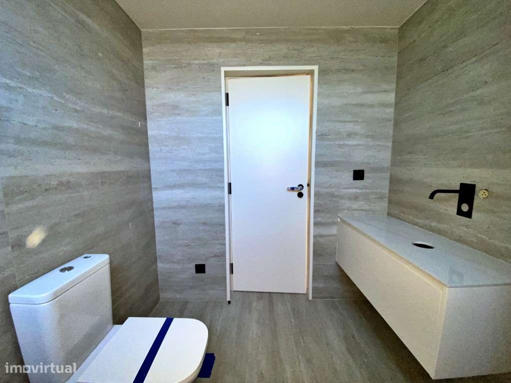 Moradia com elevador no centro da Trofa-16