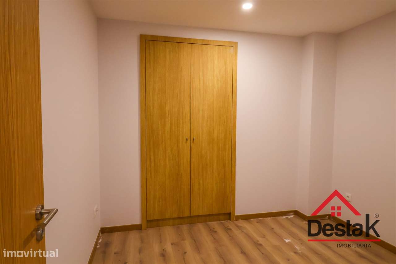 Apartamento T2 remodelado para venda em Viseu-5