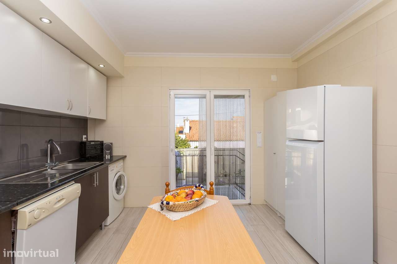 Andar de moradia T3 com terraço e cave muito espaçosa-6