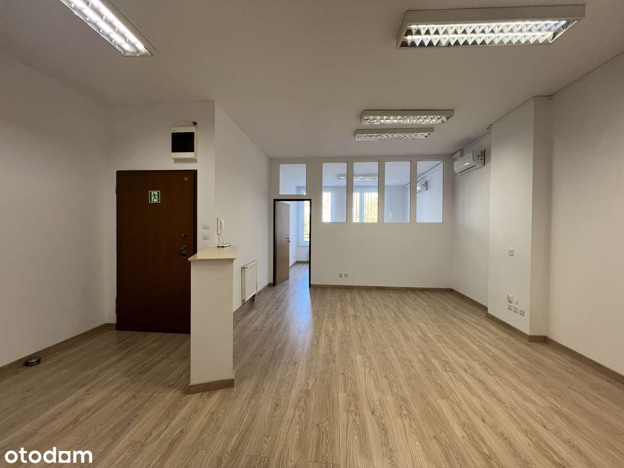 Na sprzedaż przestronne biuro przy Armii Krajowej!-0