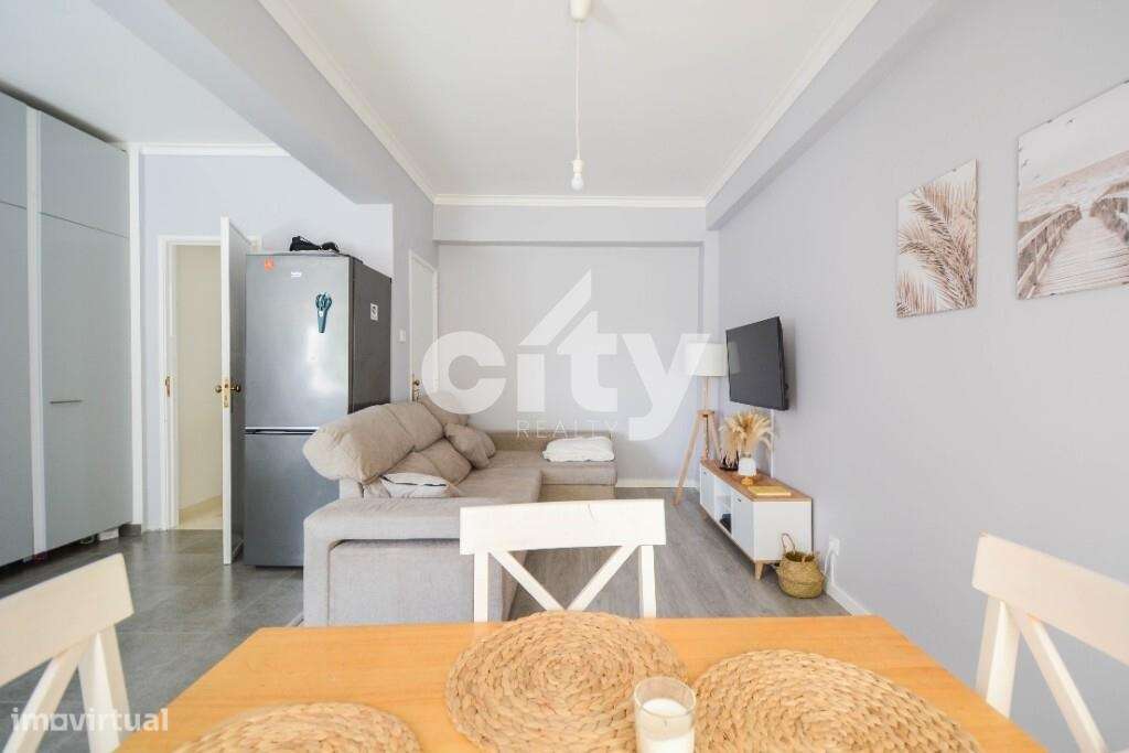 Apartamento T3 localizado em zona central de Massamá junto à Escola Se-10