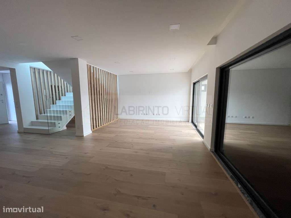 Vende-se Moradias T4 em Condomínio privado, no Fanqueiro - Loures-8