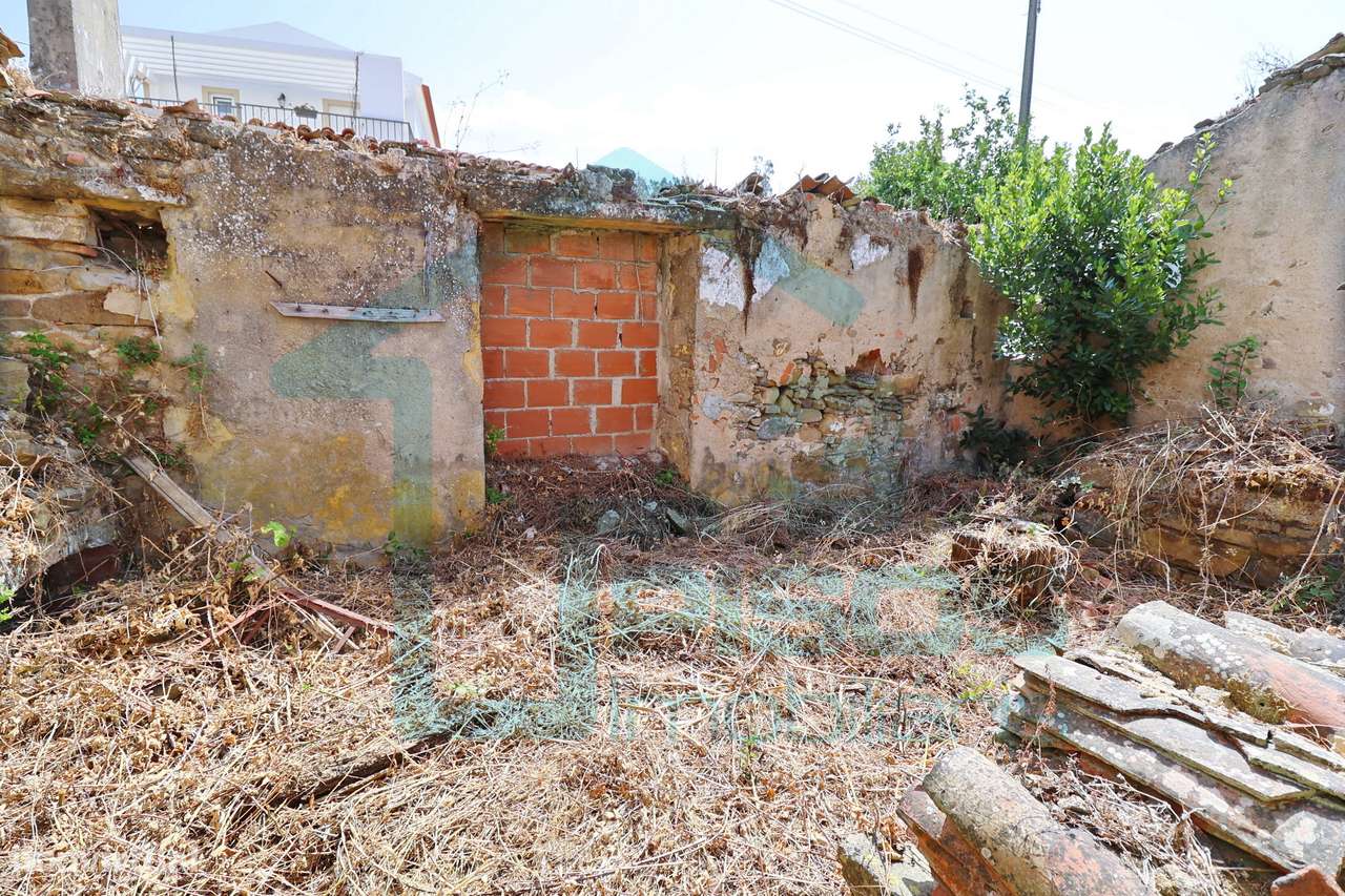 Moradia para recuperar 323 m², dois pisos, 25 minutos de Torres Vedras-11