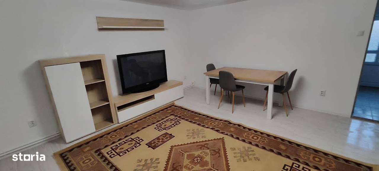 De inchiriat casa in Roman, zona Liceului 2, mobilata și utilata - Imagine principală: 2/9