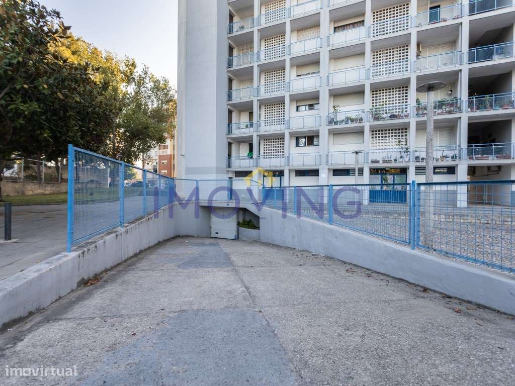 Apartamento T2 com parqueamento e arrecadação no Barreiro-36