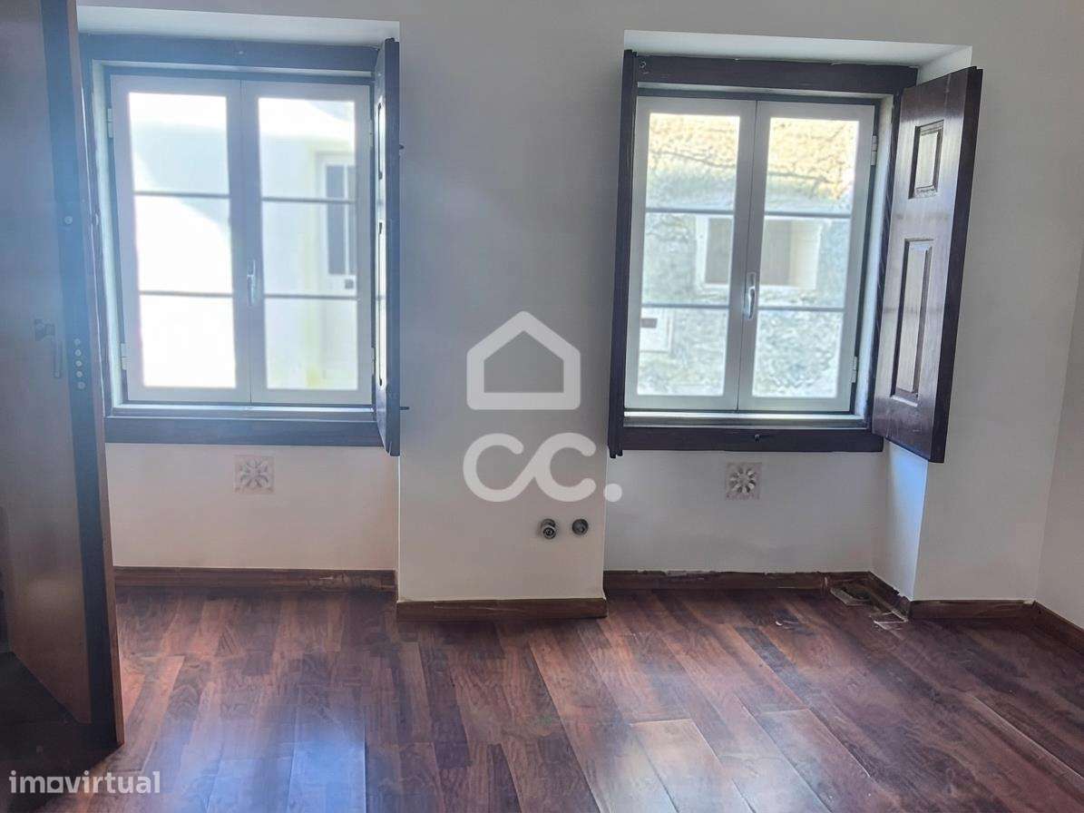Prédio para investimento em Torres Novas com 3 apartamentos T0 e T1 em-5