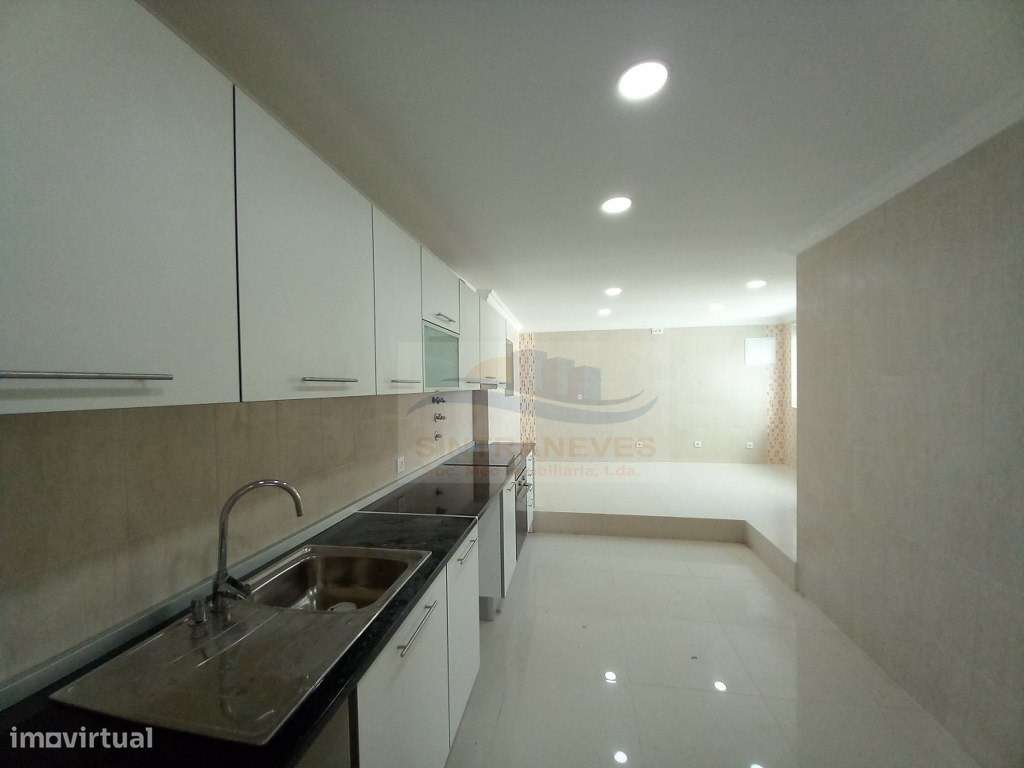 Moradia T3+T3 totalmente remodelada, com terraço, 4 casas de banho,...-11