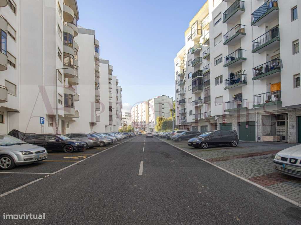 Apartamento T2 Luminoso e Remodelado em Zona Tranquila da Rinchoa-19